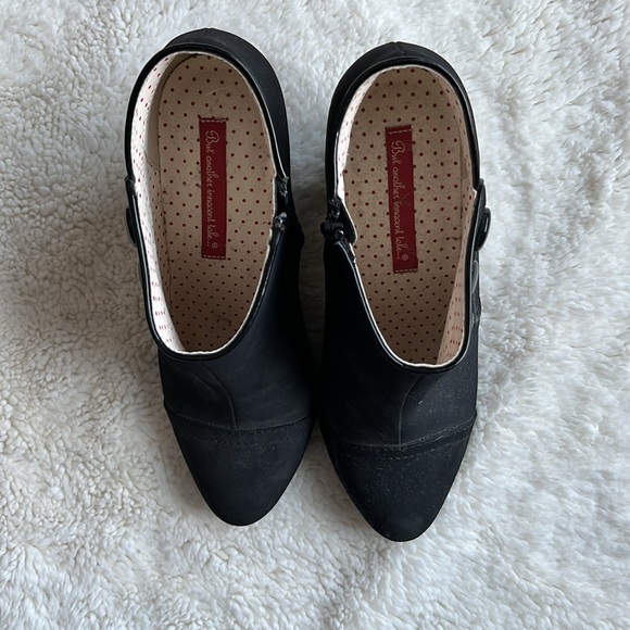 B.A.I.T. Retro Bootie Black Heels - Picture 2 of 4